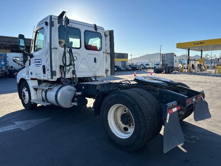 2021 Freightliner Cascadia — photo 5