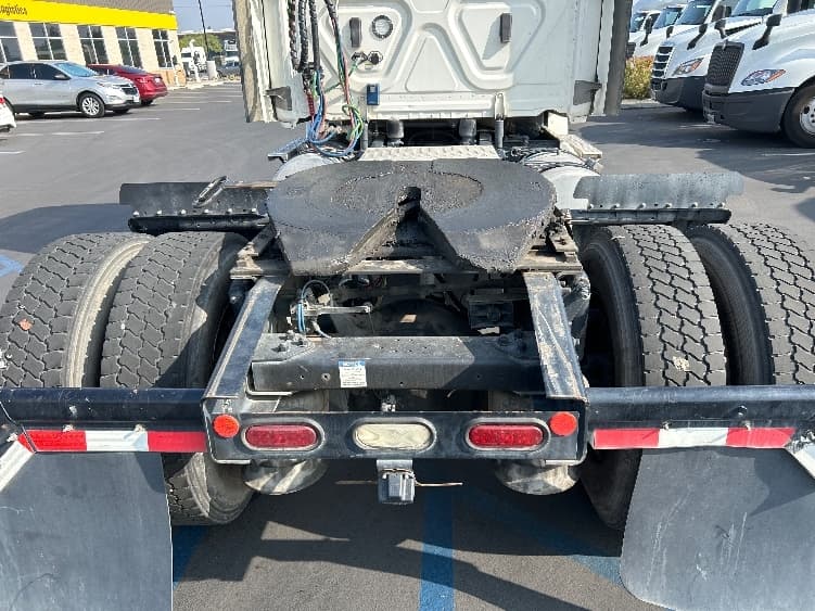 2021 Freightliner Cascadia — photo 6