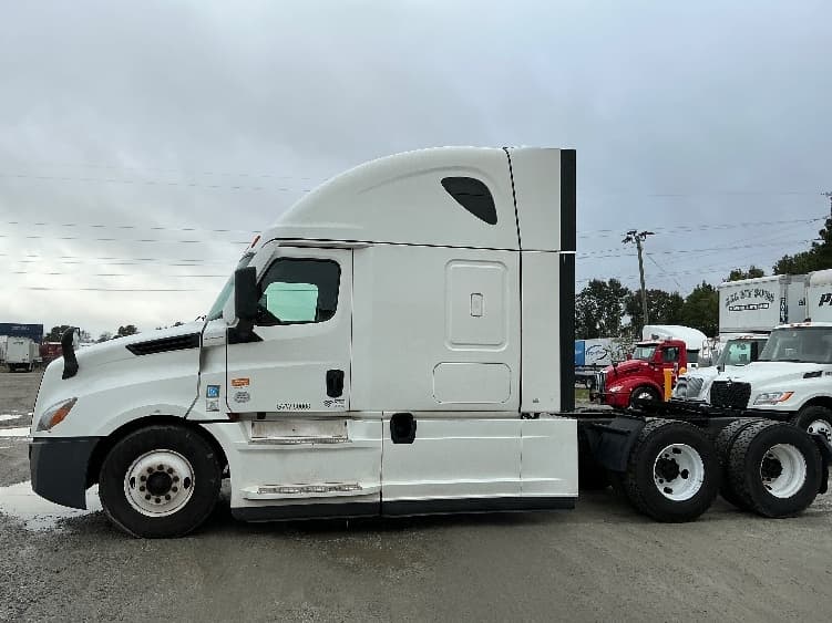 2021 Freightliner Cascadia — photo 4