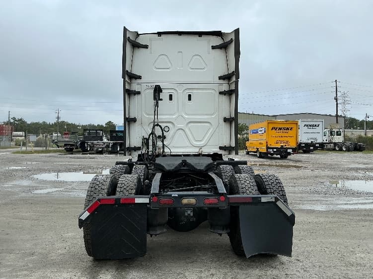 2021 Freightliner Cascadia — photo 6