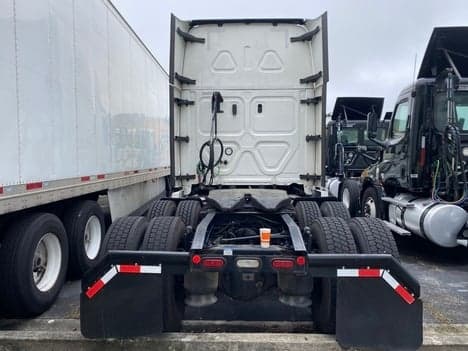 2021 Freightliner Cascadia — photo 5