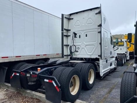 2021 Freightliner Cascadia — photo 6