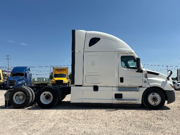 2021 Freightliner Cascadia — photo 8