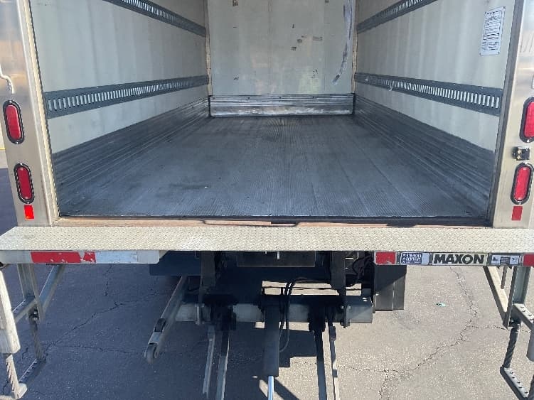 2020 Isuzu NRR — photo 10