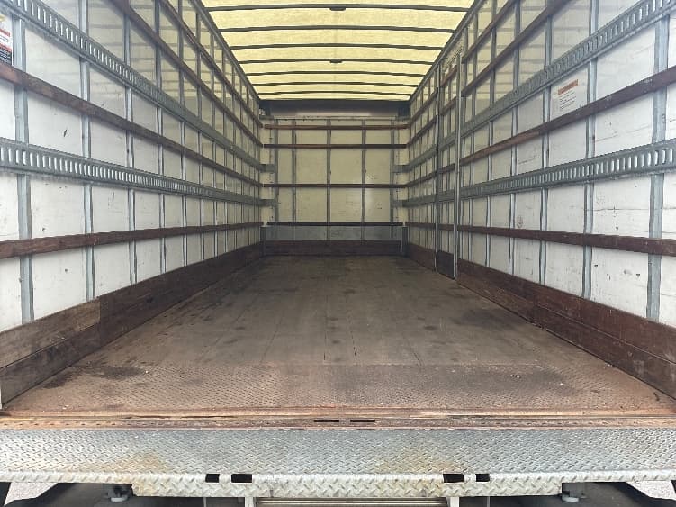 2020 Hino 338 — photo 10