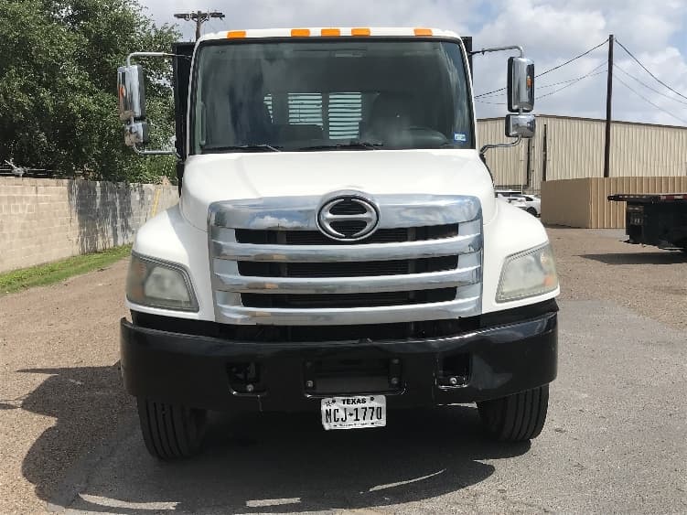 2020 Hino 338 — photo 2