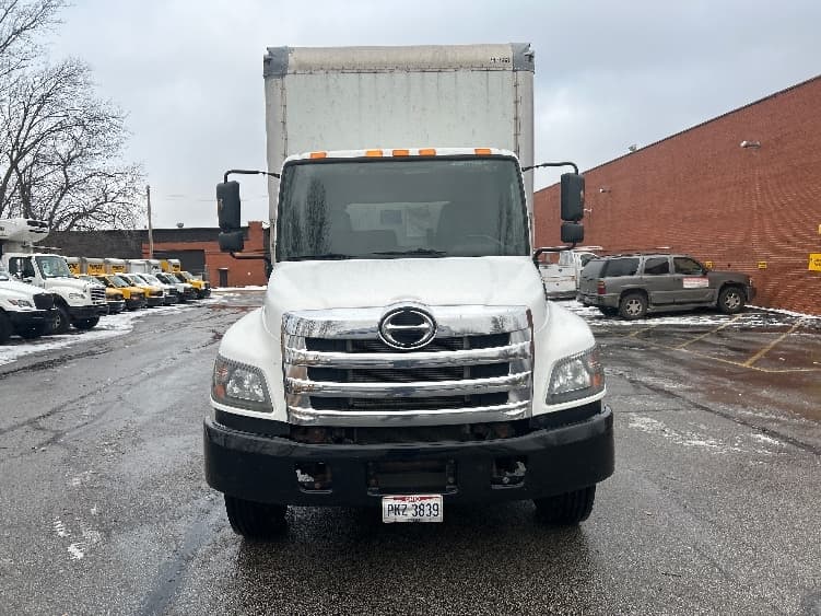 2020 Hino 338 — photo 2