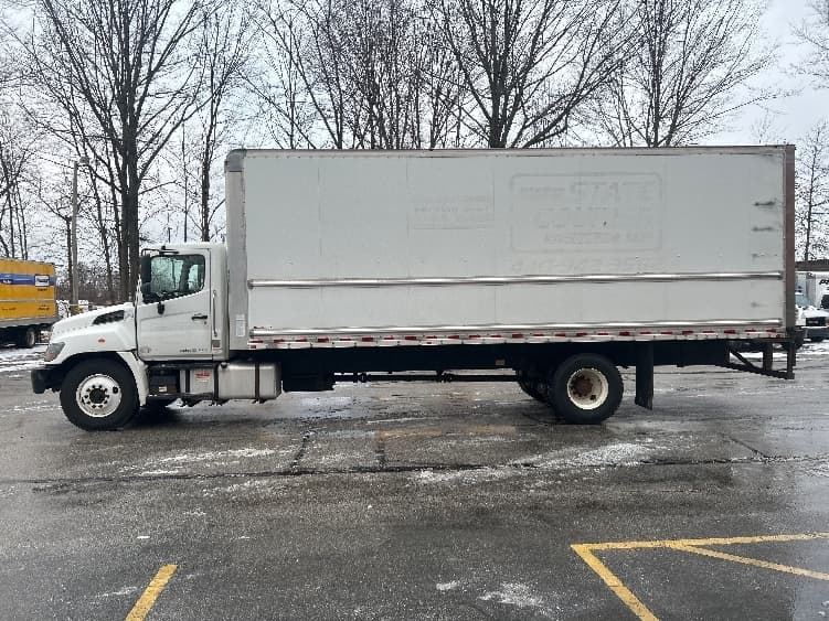 2020 Hino 338 — photo 4