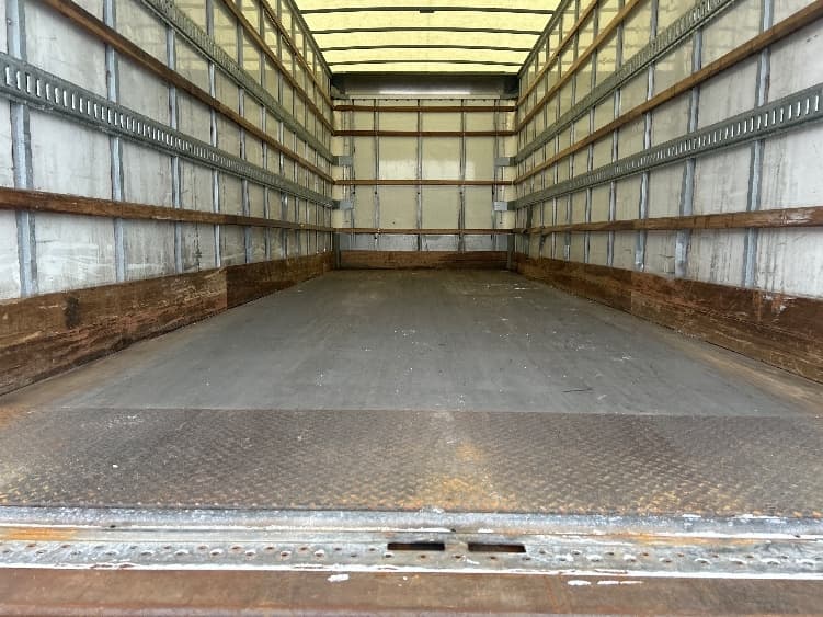 2020 Hino 338 — photo 9