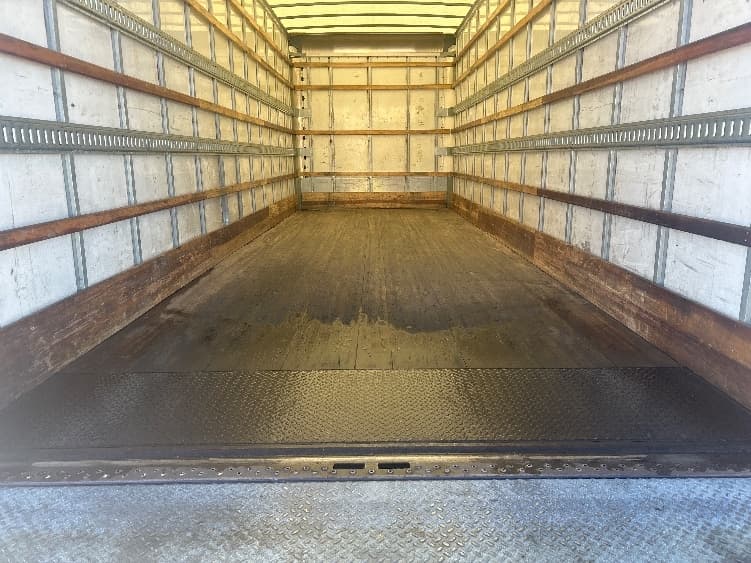 2020 Hino 338 — photo 10