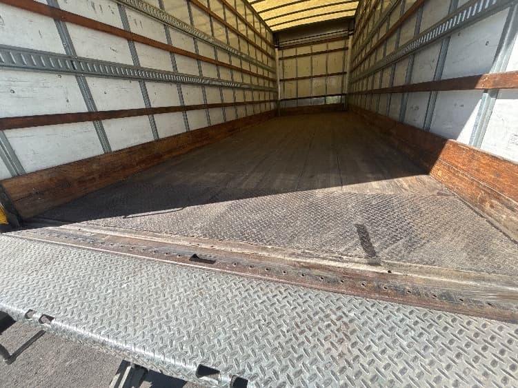 2020 Hino 338 — photo 10