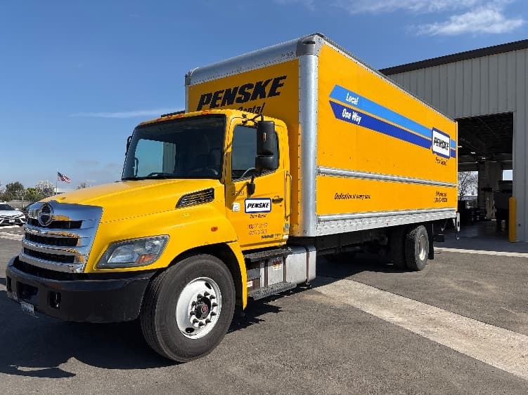 2020 Hino 338 — photo 3