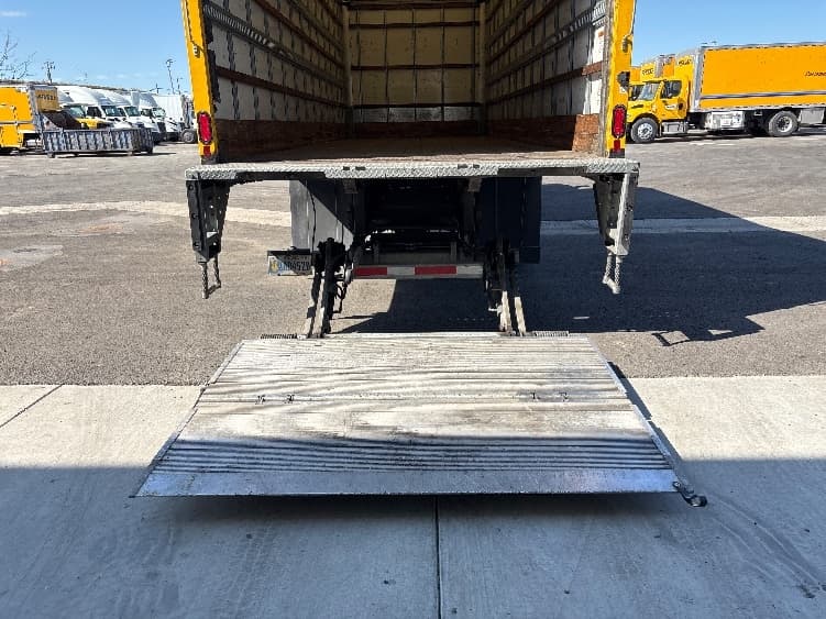 2020 Hino 338 — photo 9