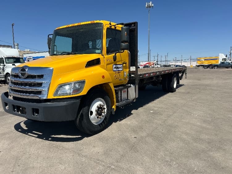 2020 Hino 338 — photo 3