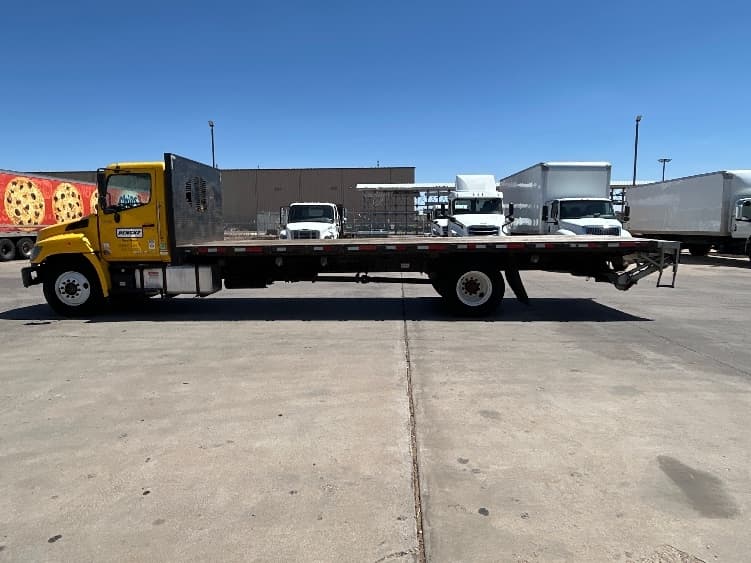 2020 Hino 338 — photo 4