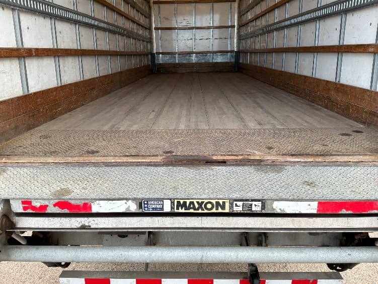 2020 Hino 268 — photo 10