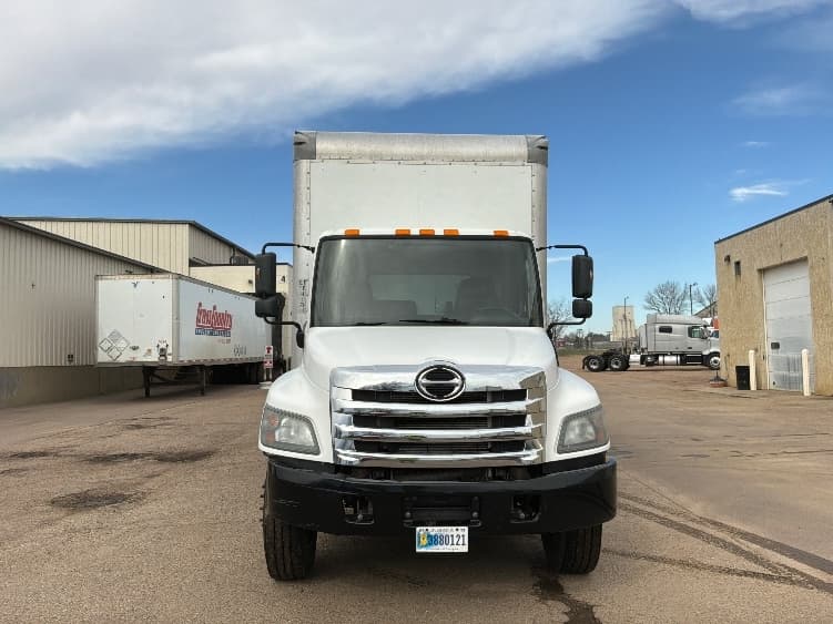 2020 Hino 268 — photo 2