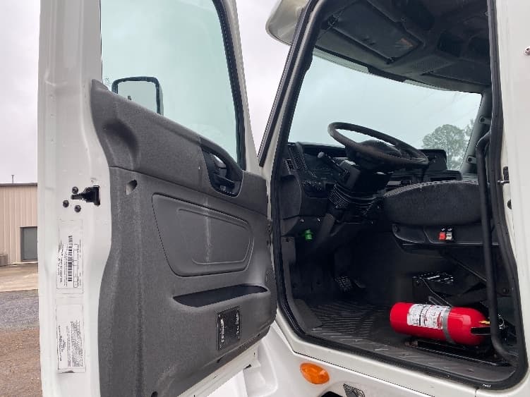 2020 International LT — photo 9