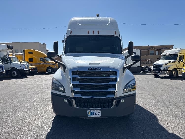 2021 Freightliner Cascadia — photo 2