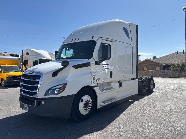 2021 Freightliner Cascadia — photo 3