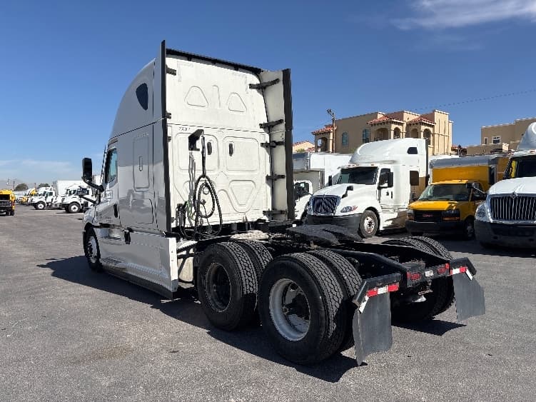 2021 Freightliner Cascadia — photo 5