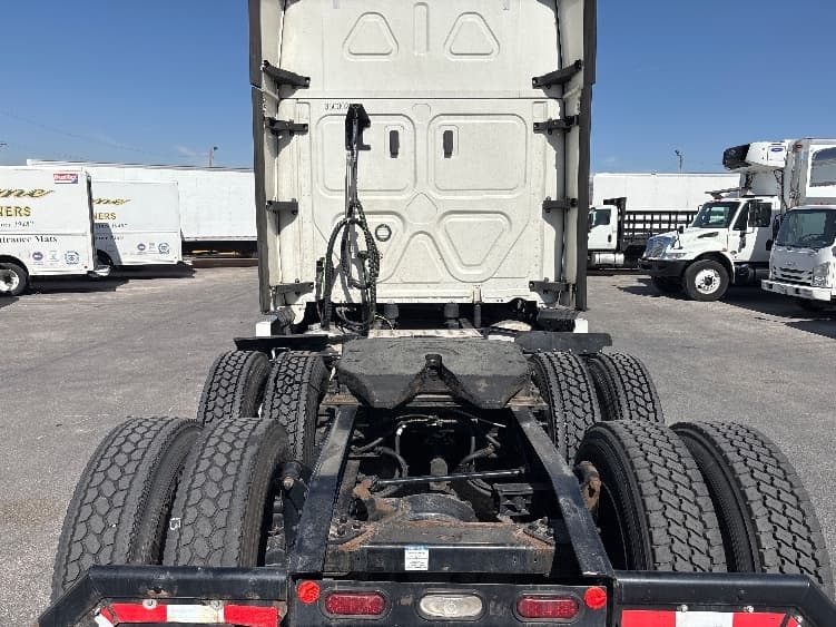 2021 Freightliner Cascadia — photo 6