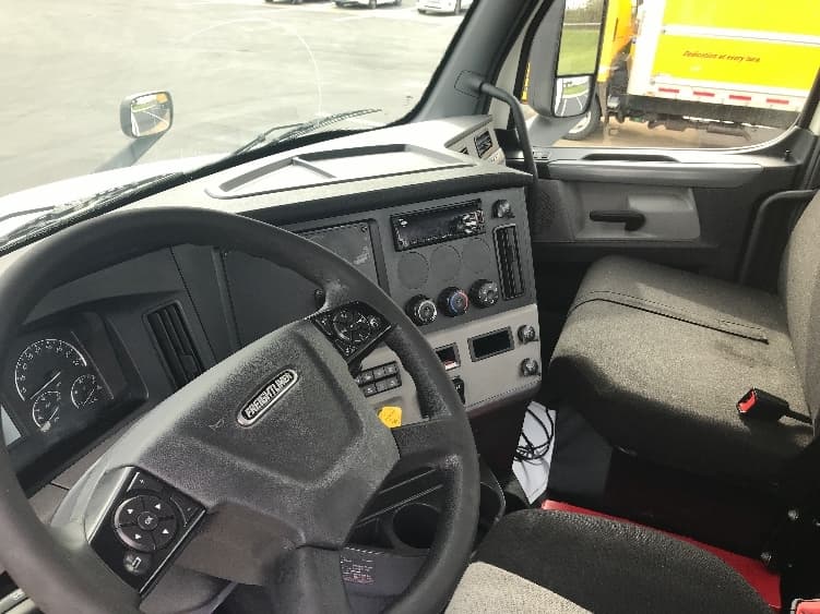 2020 Freightliner Cascadia — photo 10