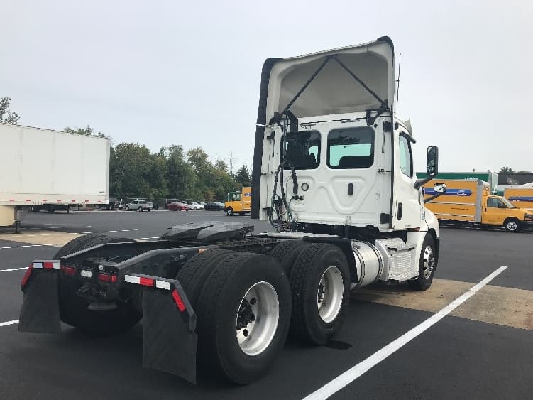 2020 Freightliner Cascadia — photo 7