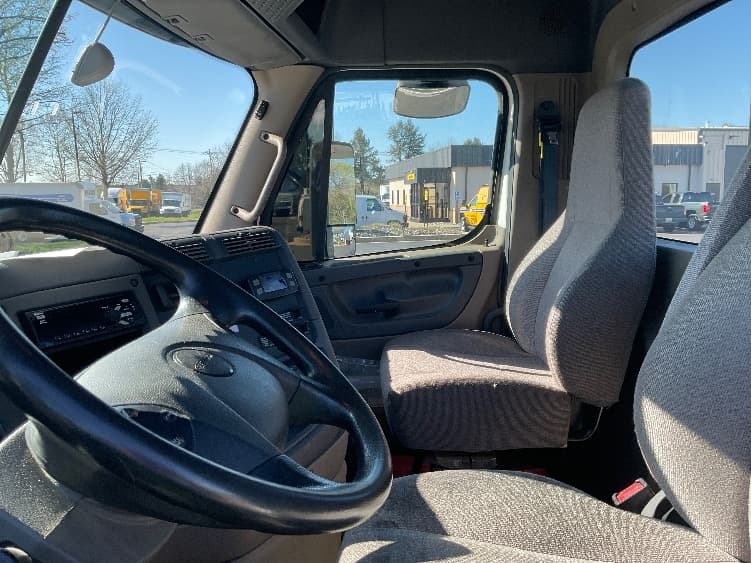 2020 Freightliner Cascadia — photo 10