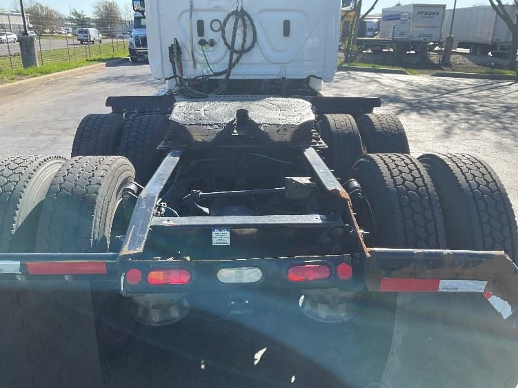 2020 Freightliner Cascadia — photo 6