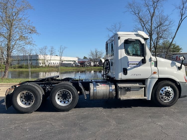 2020 Freightliner Cascadia — photo 8