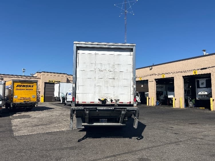 2020 Hino 338 — photo 7