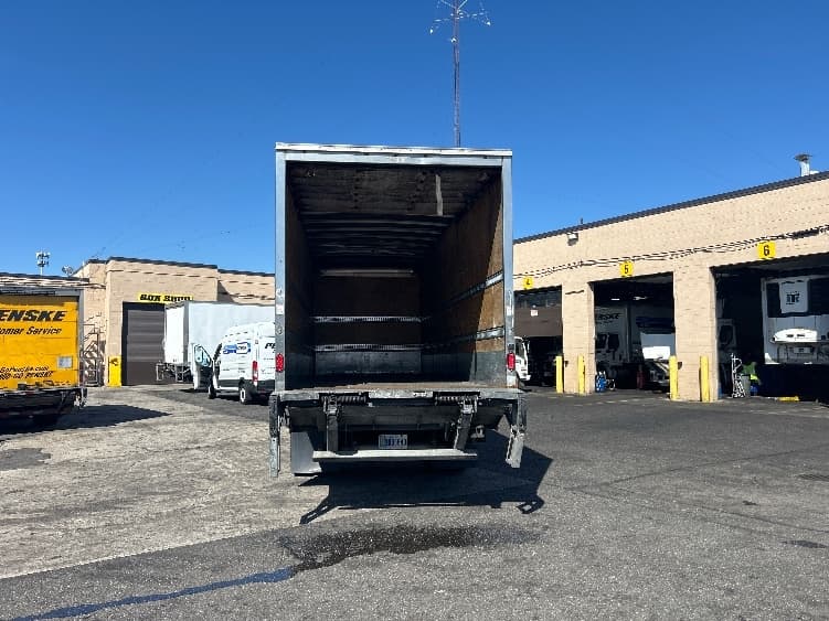 2020 Hino 338 — photo 8