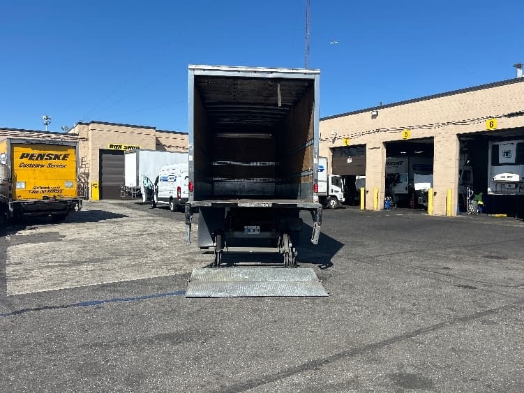 2020 Hino 338 — photo 9