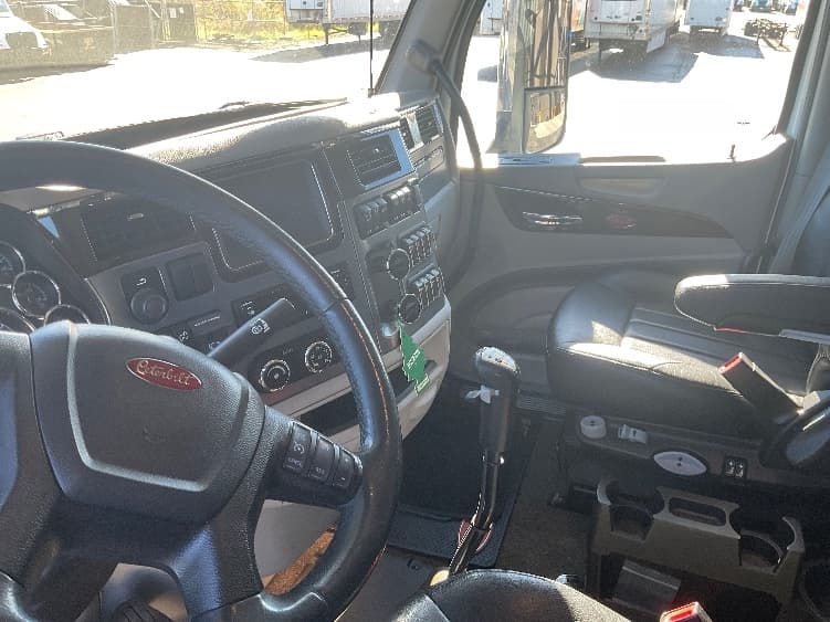 2020 Peterbilt 579 — photo 10