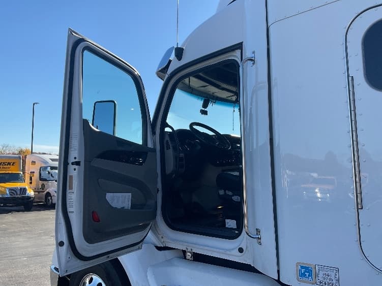 2020 Peterbilt 579 — photo 9