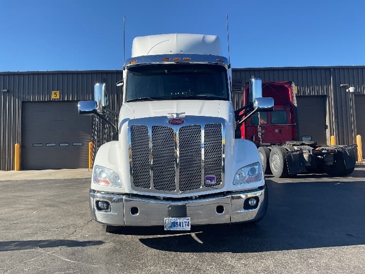 2020 Peterbilt 579 — photo 2