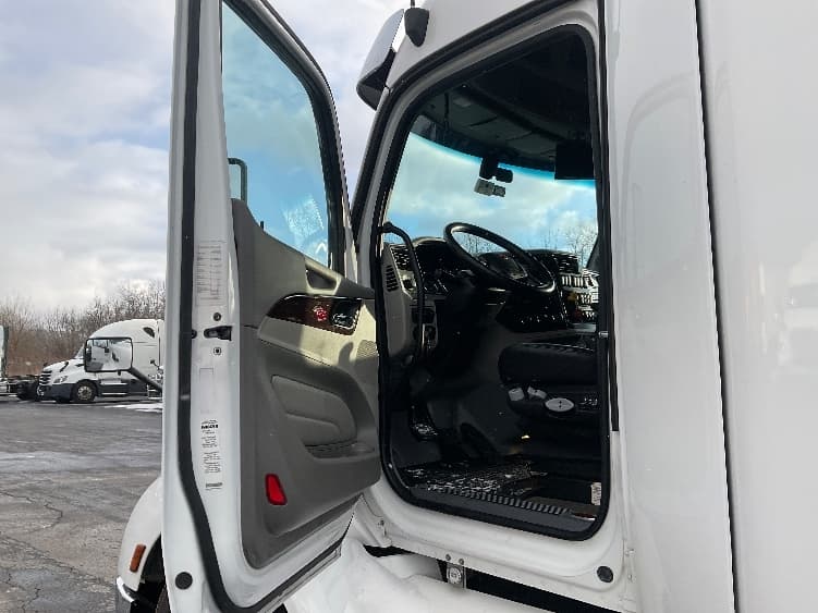 2020 Peterbilt 579 — photo 9