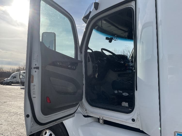 2020 Peterbilt 579 — photo 9