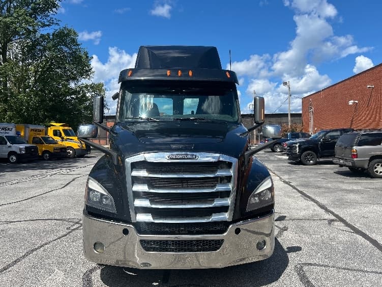 2020 Freightliner Cascadia — photo 2
