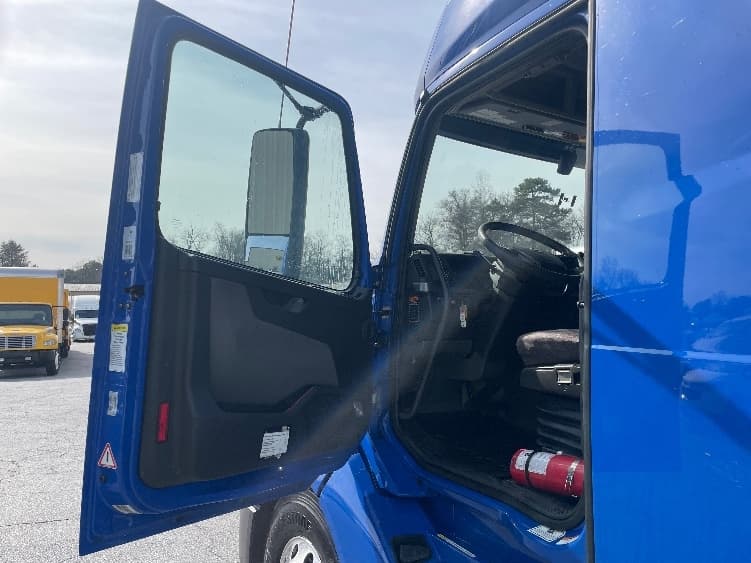 2020 Volvo VNL 760 — photo 9