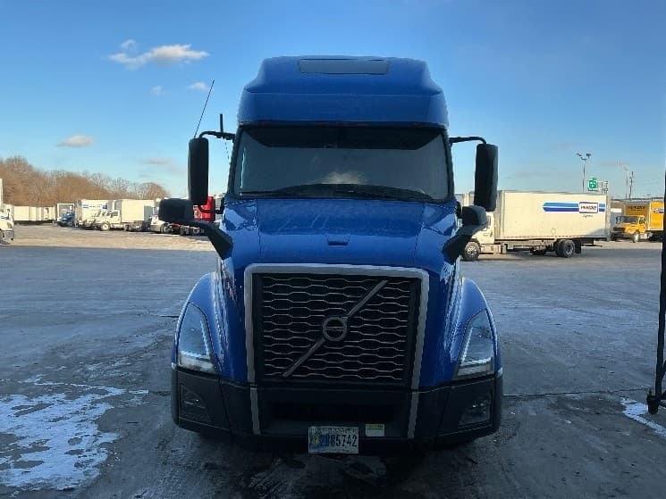 2020 Volvo VNL 760 — photo 2