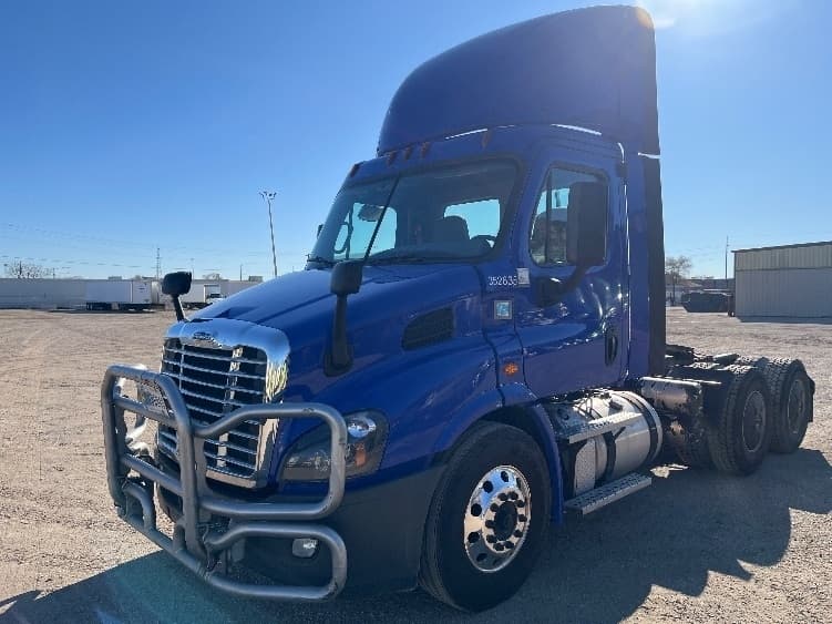 2020 Freightliner Cascadia — photo 3