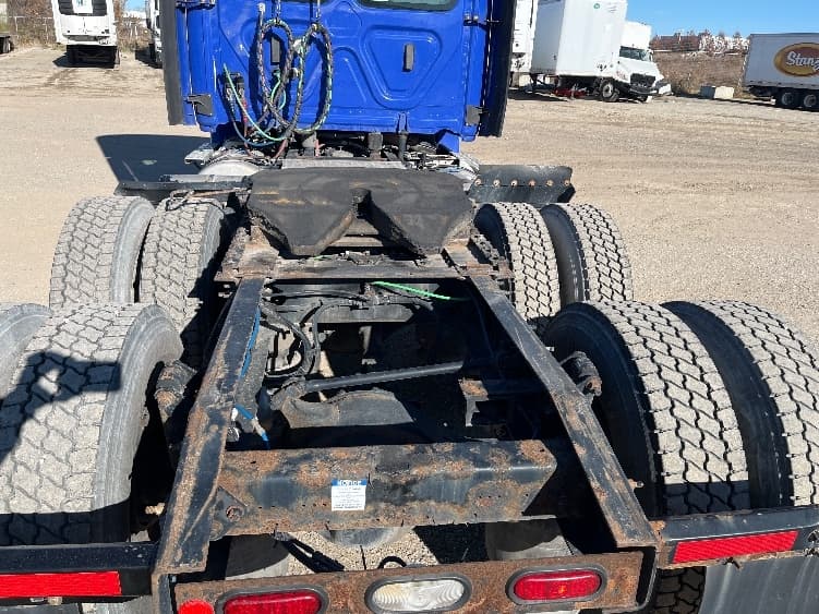 2020 Freightliner Cascadia — photo 6