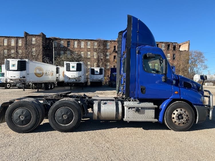 2020 Freightliner Cascadia — photo 8