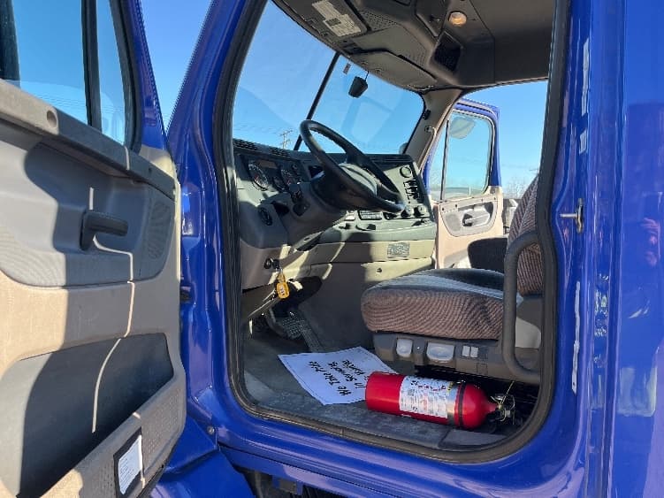 2020 Freightliner Cascadia — photo 9