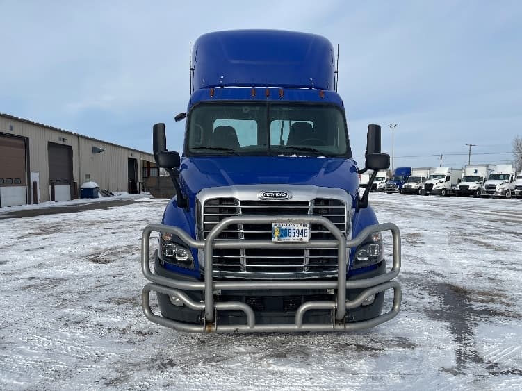 2020 Freightliner Cascadia — photo 2