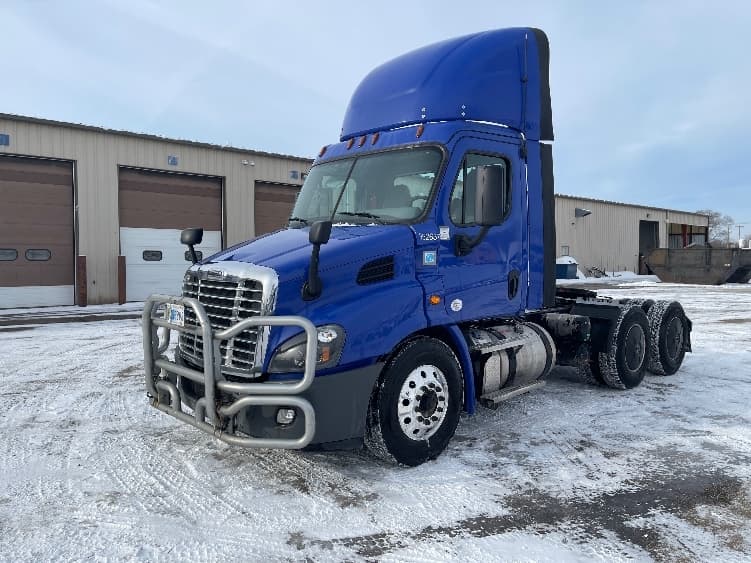 2020 Freightliner Cascadia — photo 3