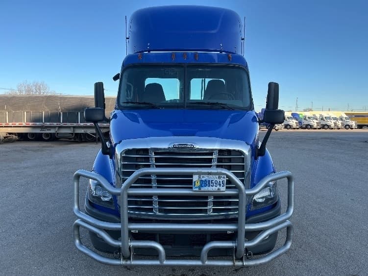 2020 Freightliner Cascadia — photo 2