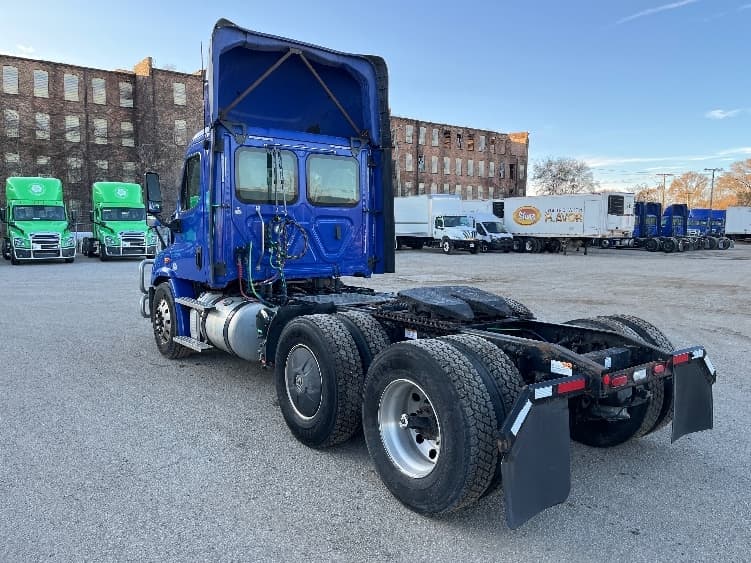 2020 Freightliner Cascadia — photo 5
